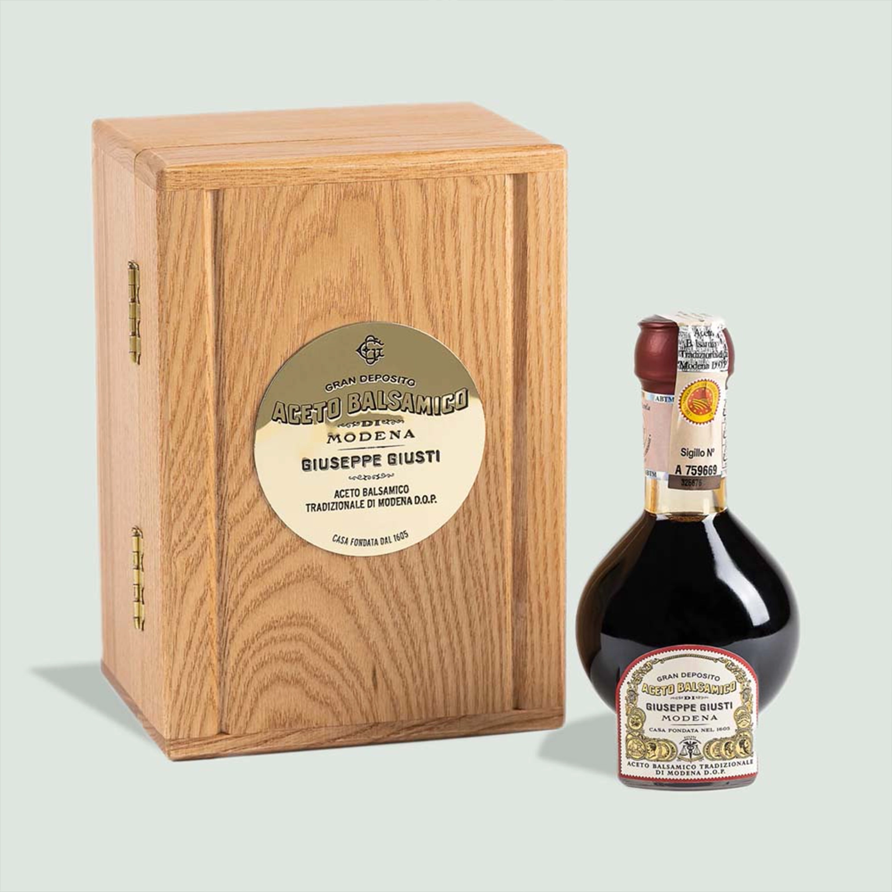 Aged Balsamic Vinegar 25 Year | Giuseppe Giusti Modena with wooden packaging