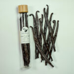 Dive into the exquisite taste of Bourbon Vanilla Madagascar (2 Pods). A must-have for top chefs, discover the unique blend of freshness and sweet intensity.